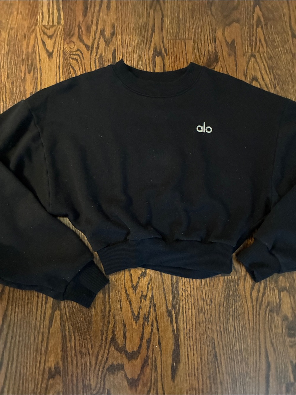 ALO Yoga woman’s Black Cropped Crew Sweatshirt